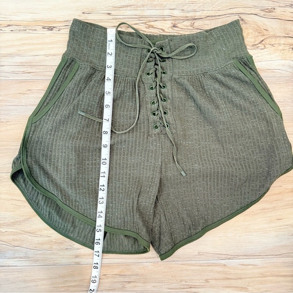 Free People Movement Can't Handle This Shorts Green, Size Small - Picture 9 of 10
